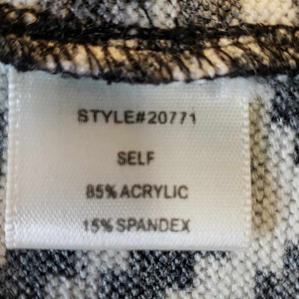NWOT skies are blue size XS oversized black-and-white cardigan. F40 - Picture 8 of 9